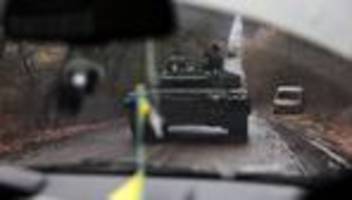 Ukraine-Überblick: Ringtausch-Panzer übergeben, russischer Oppositioneller vor Gericht
