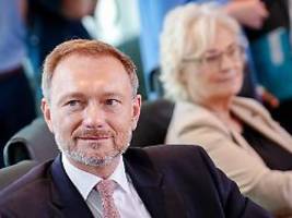 Handlungsfähigkeit demonstrieren: Lambrecht bittet Lindner um Geld für Muntion