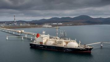 um 40 prozent gestiegen - russland liefert flüssigerdgas per schiff - und macht europa weiter abhängig