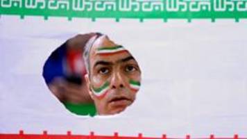 Iran bei der WM: Fans bedrängt, Spieler unter Druck gesetzt