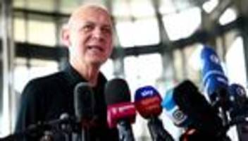 Bernd Neuendorf: DFB-Präsident will nach WM-Aus keine Jobgarantie für Flick abgeben