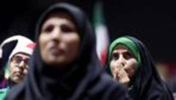 Iran: Iranisches Parlament und Justiz prüfen Kopftuch-Gesetz