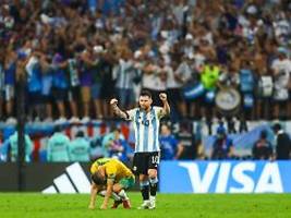 Stadion huldigt Tausendfüßler: Magier Messi exorziert australischen Voodoo
