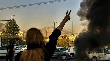 Demonstrationen: Iran: Sittenpolizei aufgelöst – Krisengipfel im Parlament