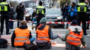 Klimaprotest: Aktivisten blockieren Verkehr in München