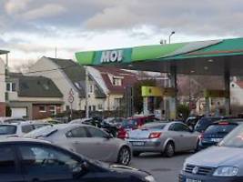 Nach Panikkäufen an Tankstellen: Ungarn zieht Preisdeckel für Benzin zurück
