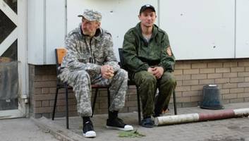 Mit Kalaschnikow im Schützengraben - „Krieg macht süchtig“: Deutscher Simon S. kämpft für Putin