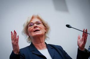 Verteidigungsministerin Christine Lambrecht bittet um Entlassung