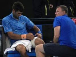 Novak Djokovic bei den Australian Open: Auf einem Bein ins Achtelfinale
