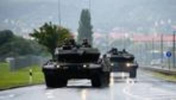 Bundesregierung: Deutschland liefert 14 Leopard-Panzer an die Ukraine