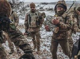 Wolldecken, Waffen, Wintermützen: Was die Bundesregierung bisher in die Ukraine geschickt hat