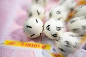 68-jährige gewinnt mehr als 1,2 millionen euro im lotto