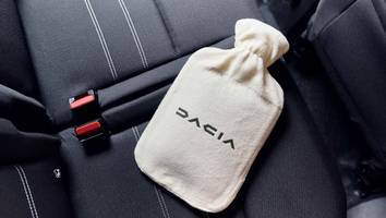 Wärmflasche gratis - Jetzt reagiert Dacia auf das Sitzheizungs-Abo von BMW