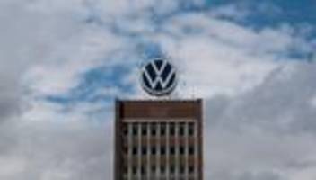 Mobilität: VW-Chef Blume verzichtet auf Preiskampf mit Konkurrent Tesla