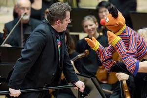 Ernie und Bert singen in der Elbphilharmonie
