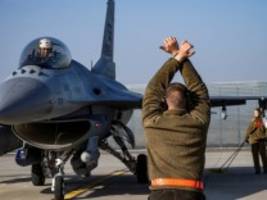 Waffenlieferungen an die Ukraine: Auch Biden lässt die F-16-Jets am Boden - vorerst