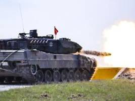 Lieferung wird Monate dauern: Ukraine erwartet bis zu 140 westliche Kampfpanzer