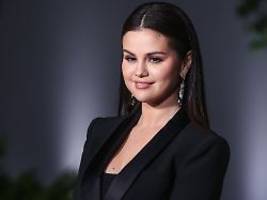 Gelocktes Haar und unreine Haut: Selena Gomez zeigt sich ungeschminkt