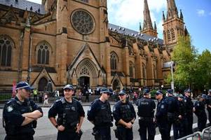 Lob und Protest: Totenmesse für Kardinal Pell in Sydney