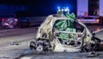 Hessen : Unfall mit sieben Fahrzeugen auf der A3 - Ein Toter