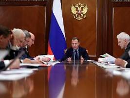 Erneute Drohungen aus Moskau: Medwedew: US-Waffenhilfe bedeutet Brennen der Ukraine