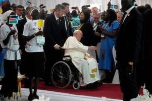 Papst trifft Flüchtlinge im Südsudan: Leide mit euch