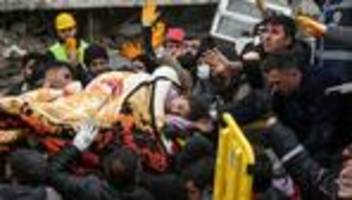 Erdbeben in der Türkei und in Syrien: Mehr als 2.300 Tote nach Beben in türkisch-syrischer Grenzregion