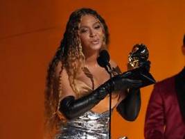 Superstar sichtlich gerührt: Beyoncé bricht alle Grammy-Rekorde