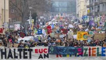 globaler klimastreik: zehntausende demonstrieren für verkehrswende