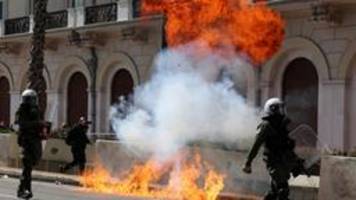Athen: Erneut Ausschreitungen nach Protesten wegen Zugunglück