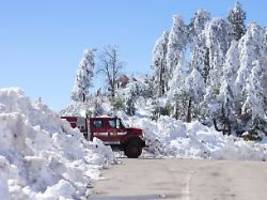 wintersturm in kalifornien: 81-jähriger harrt eine woche im eisigen auto aus