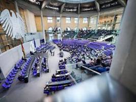 Schrumpfkur für den Bundestag: CSU und Linke prüfen Klagen gegen Wahlrechtsreform
