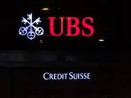 Kein Zwangszusammenschluss: Insider: Schweizer UBS überlegt Credit Suisse zu kaufen
