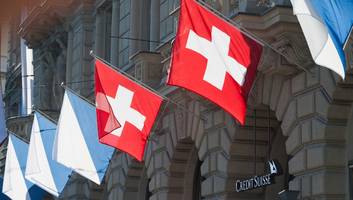 Banken-Beben im Newsticker - Manager bei Credit Suisse kassierten trotz Mega-Verlust Milliarden an Boni