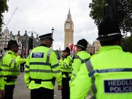 Verroht und überarbeitet: Bericht: Londons Polizei tief sexistisch und rassistisch