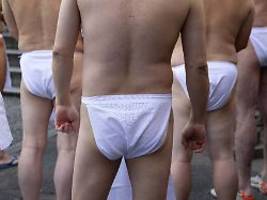 Frauen in Deutschland reinlicher: Männer beim Unterhosen-Wechsel schludrig