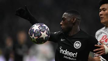 Irre Angebote aus dem Ausland - Eintracht-Star Kolo Muani schließt Wechsel im Sommer nicht aus
