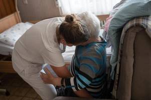 Nahles und Holetschek: Bbedingungen in der Pflege verbessern