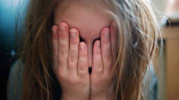 Weiterer Fall von Jugendgewalt in Heide - Mitschüler droht 12-Jähriger mit Mord, am Morgen wird sie von Mädchen verprügelt