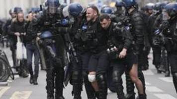 Hunderte verletzte Polizisten bei Protesten in Paris
