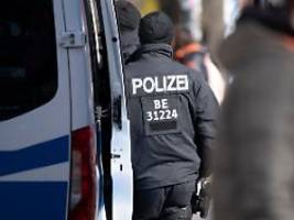 Blutiger Streit in Berlin: 61-Jähriger nach Handgranaten-Angriff in Lebensgefahr
