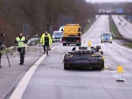 Starker Regen auf der A3: Vier Menschen sterben bei zwei Porsche-Unfällen