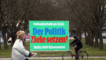 Zwei Drittel der Stimmen ausgezählt - Kopf-an-Kopf-Rennen bei Klima-Volksentscheid in Berlin