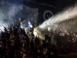 Lage in Israel spitzt sich zu: Minister-Rauswurf löst neue Proteste aus