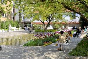 Zwei Orte der Ruhe: Hofgarten und Kräutergarten starten in die Saison