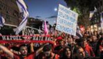 Tel Aviv: Tausende Israelis protestieren trotz Verschiebung der Justizreform