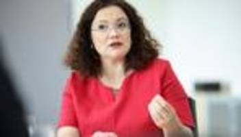 Fachkräfteeinwanderung: Andrea Nahles fordert raschere Abwicklung von Einwanderungsanträgen