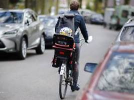 Vor- und Nachteile der Optionen: So transportiert man Kinder sicher mit dem Fahrrad