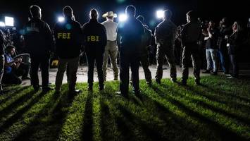 fünf tote nach massaker - ermittler finden mutmaßlichen todesschützen von texas unter wäsche im schrank