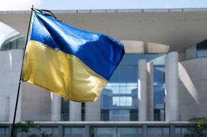 Berlin: Gericht erlaubt ukrainische Flaggen am 8. und 9. Mai